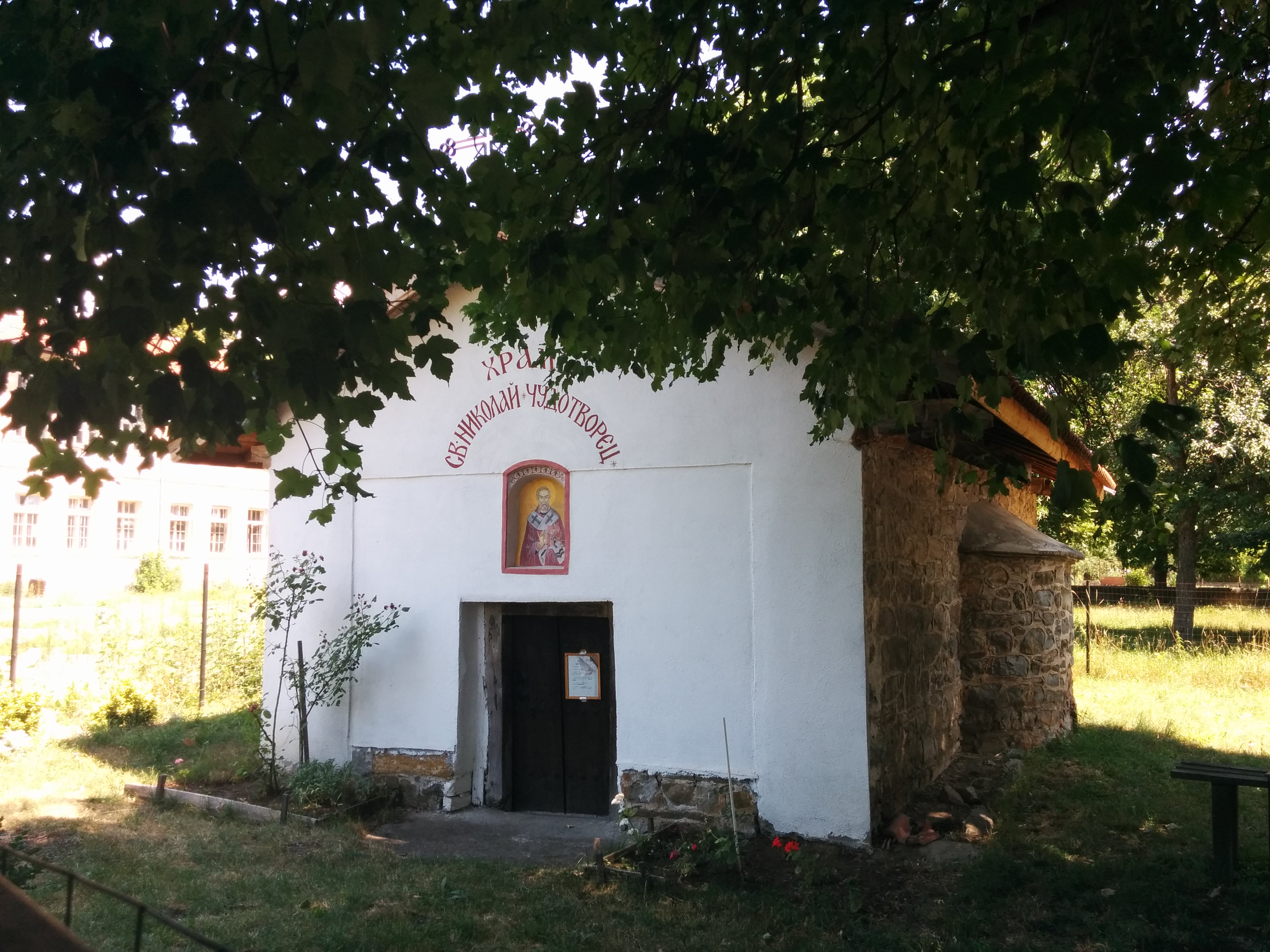 Черквата "Св. Николай Чудотворец" село Долни Раковец е от XV-XVII-ти век.