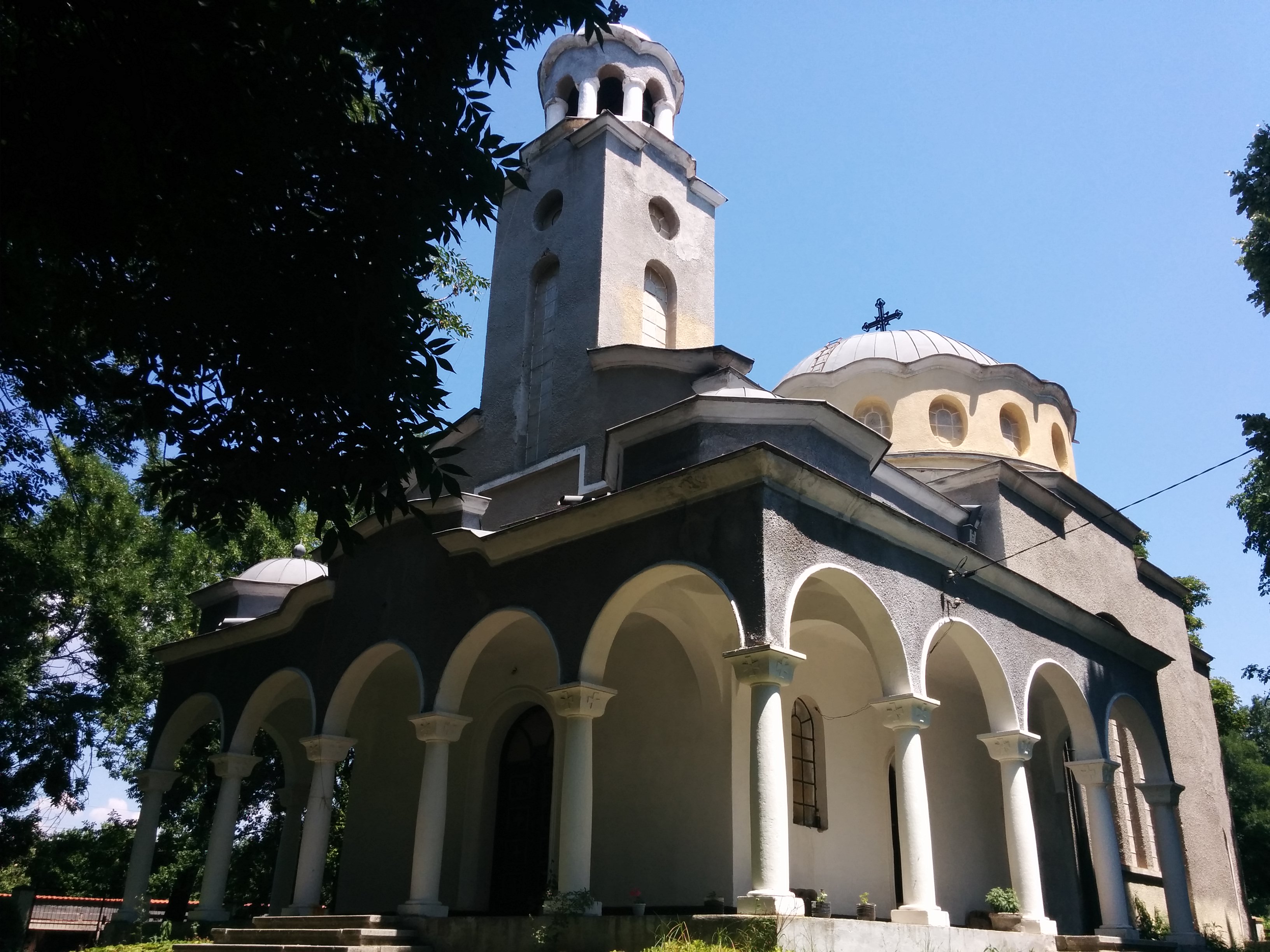 Новата църква в село Долни Раковец